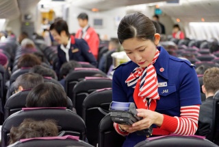 本日のブログは【 商売はものを売るのではなく人を売る！】です。