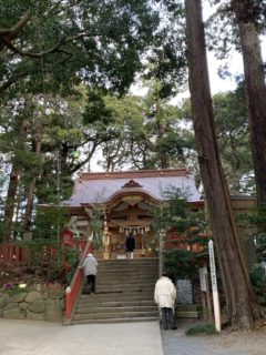 本日のブログは『神様にお礼とお掃除！』です。